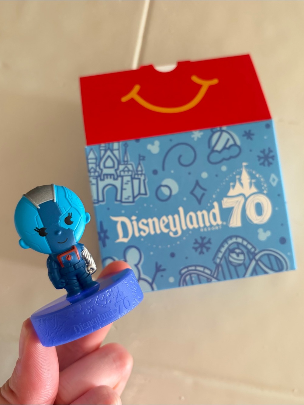 NEW Nebula Disneyland 70th Figurine